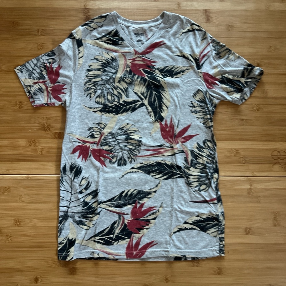 Mossimo Supply Co. Gray Short-Sleeve Tropical Print Tee with Red Accents